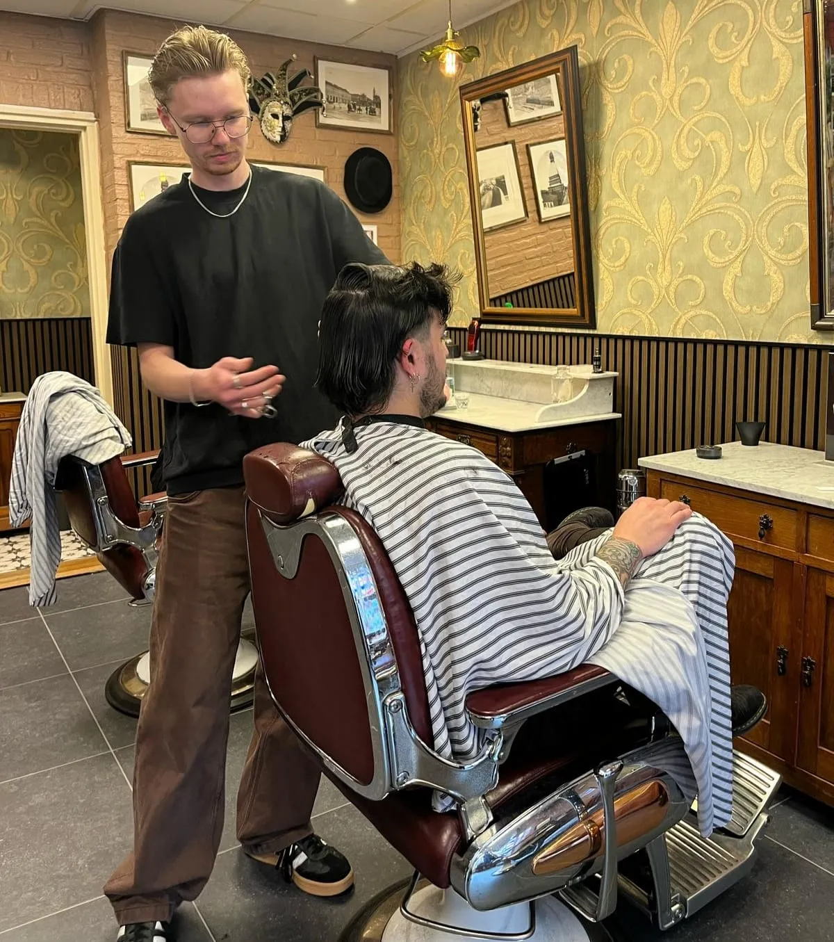 Thom, Barbier bij The Italian Barber